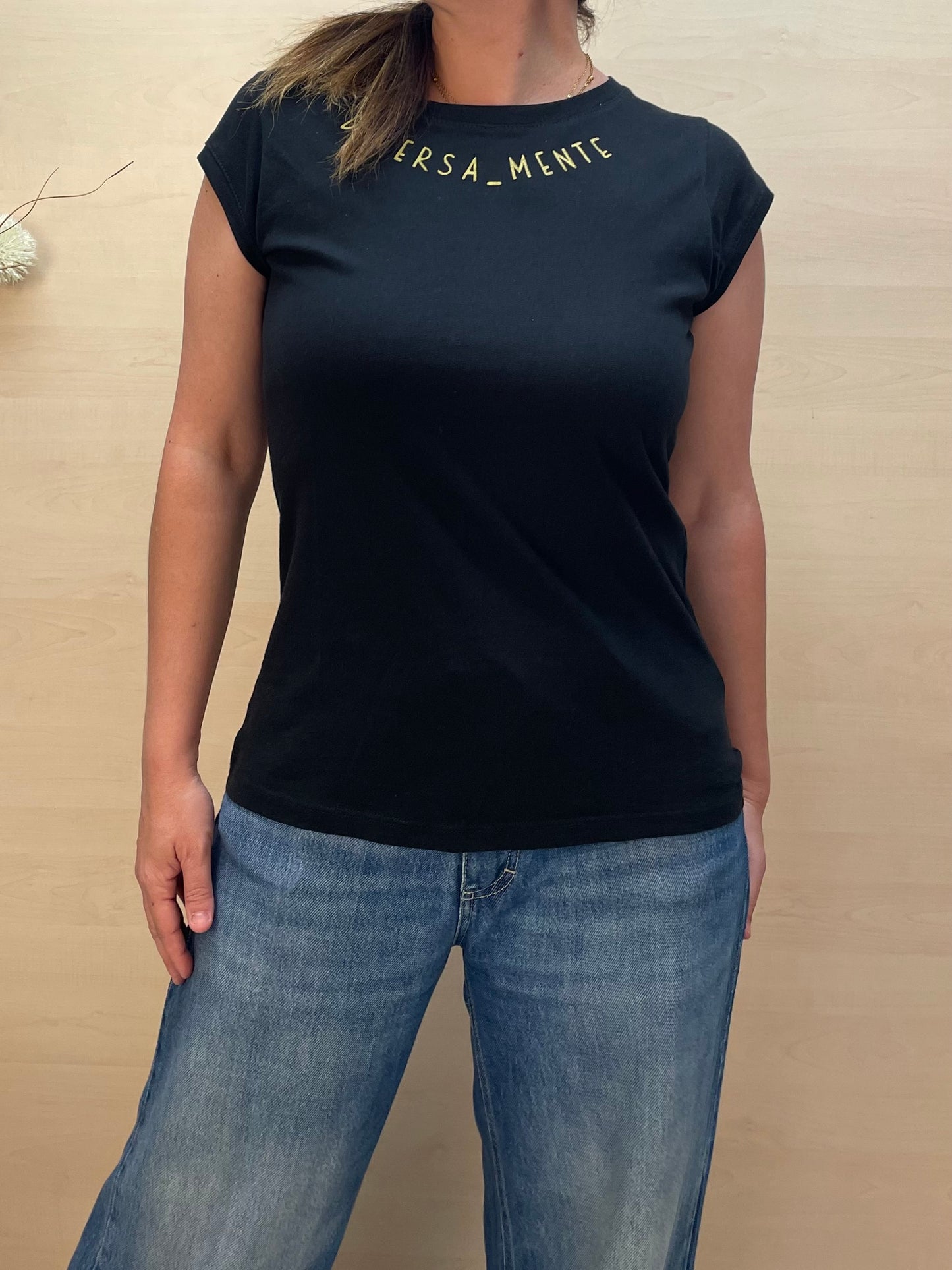 T-shirt DIVERSA_MENTE dipinta a mano - Nero