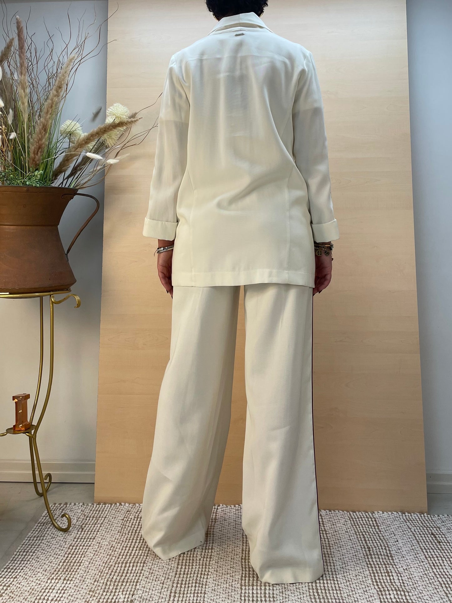 Completo giacca e pantalone con riga laterale Amarena