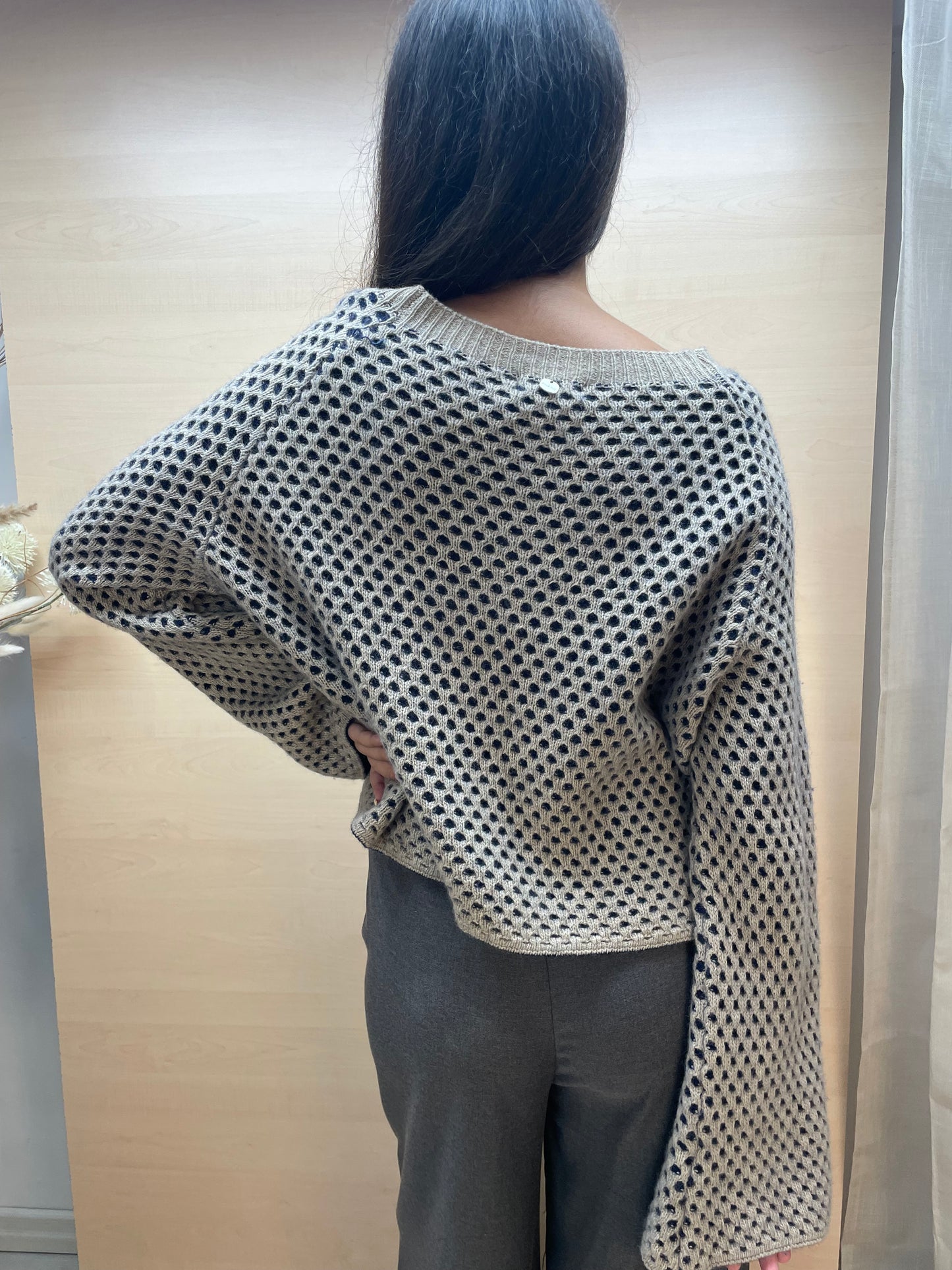 Maglione over traforata doppiata base blu e beige - in cashmere