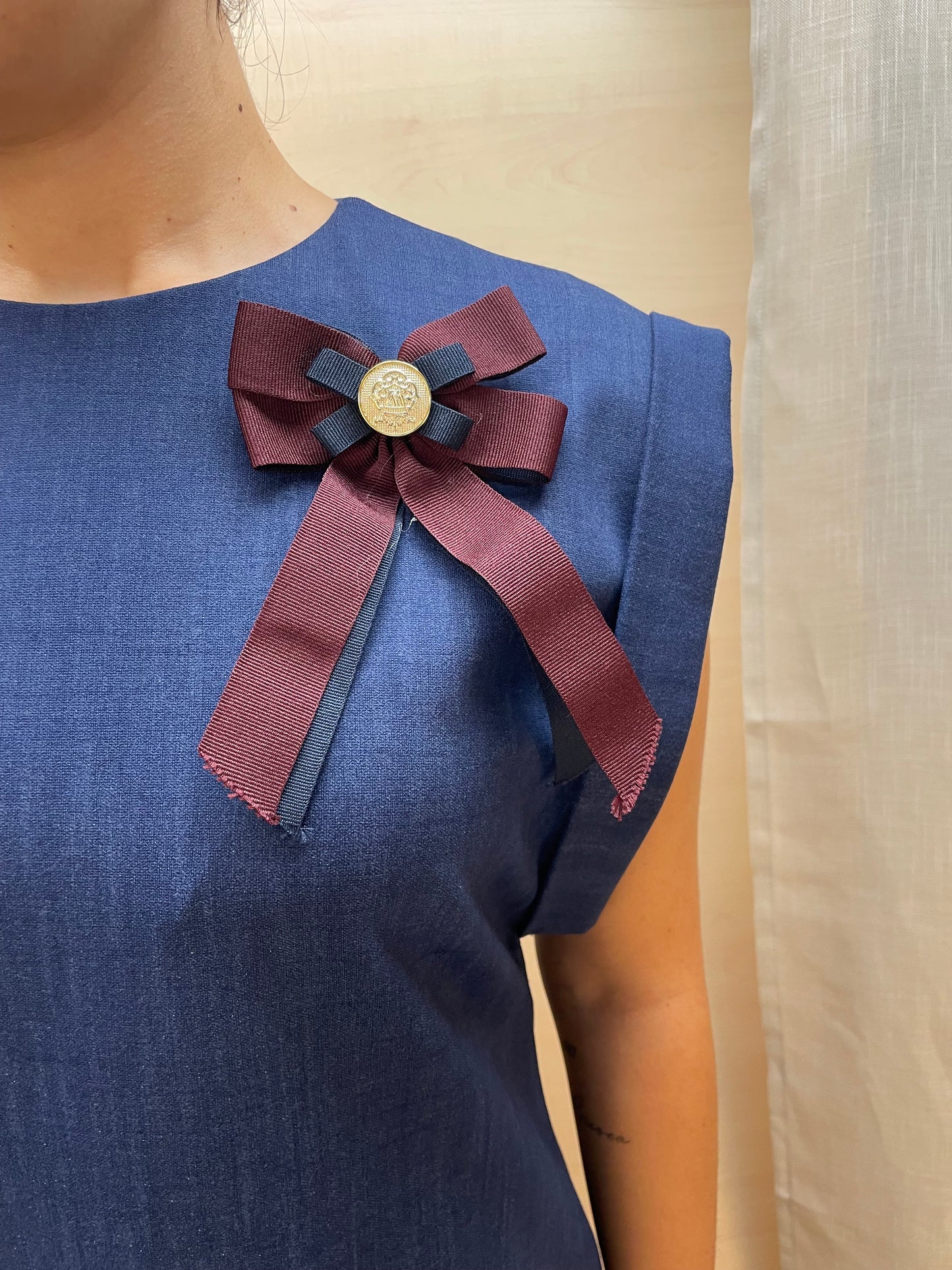 Abito effetto denim - con spilla removibile