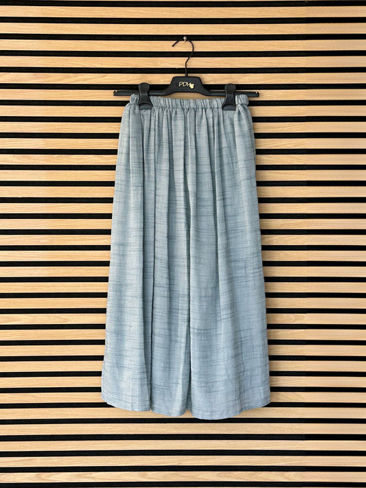 Gonna azzurra effetto lino