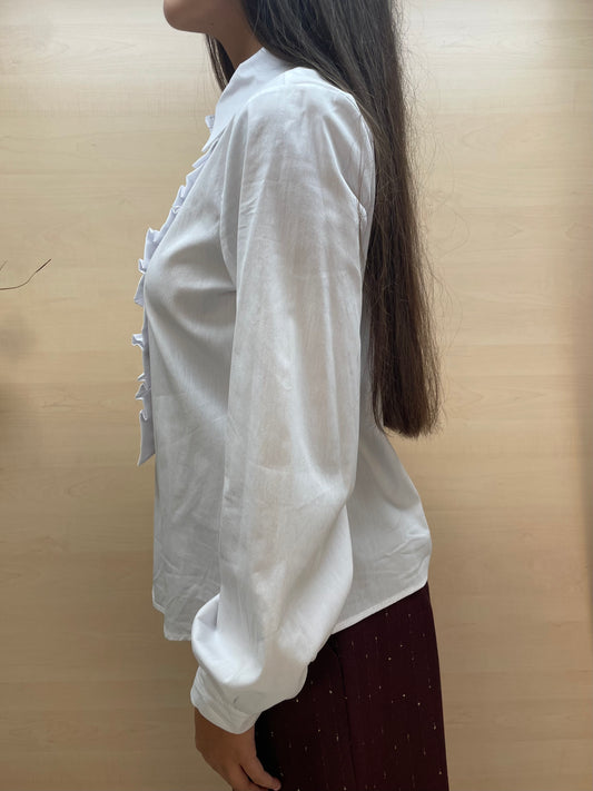 Camicia bianca con arricciature frontali