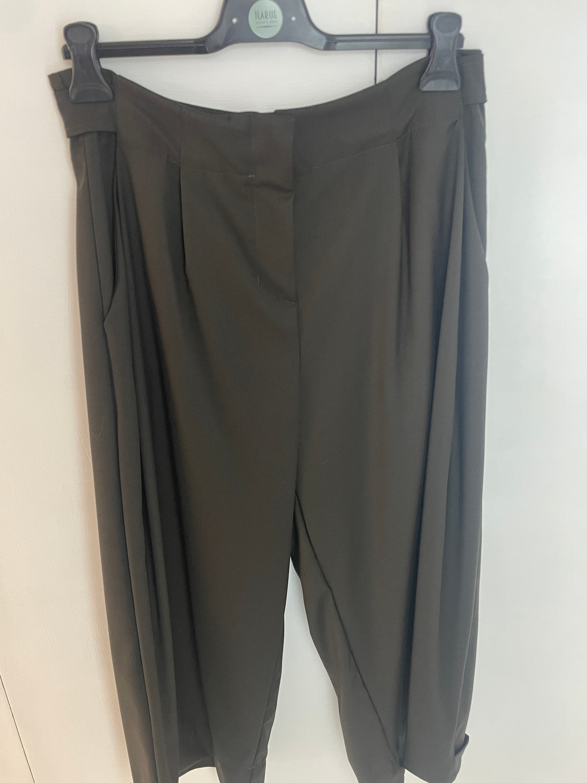 Pantalone con pieghe in mano lana