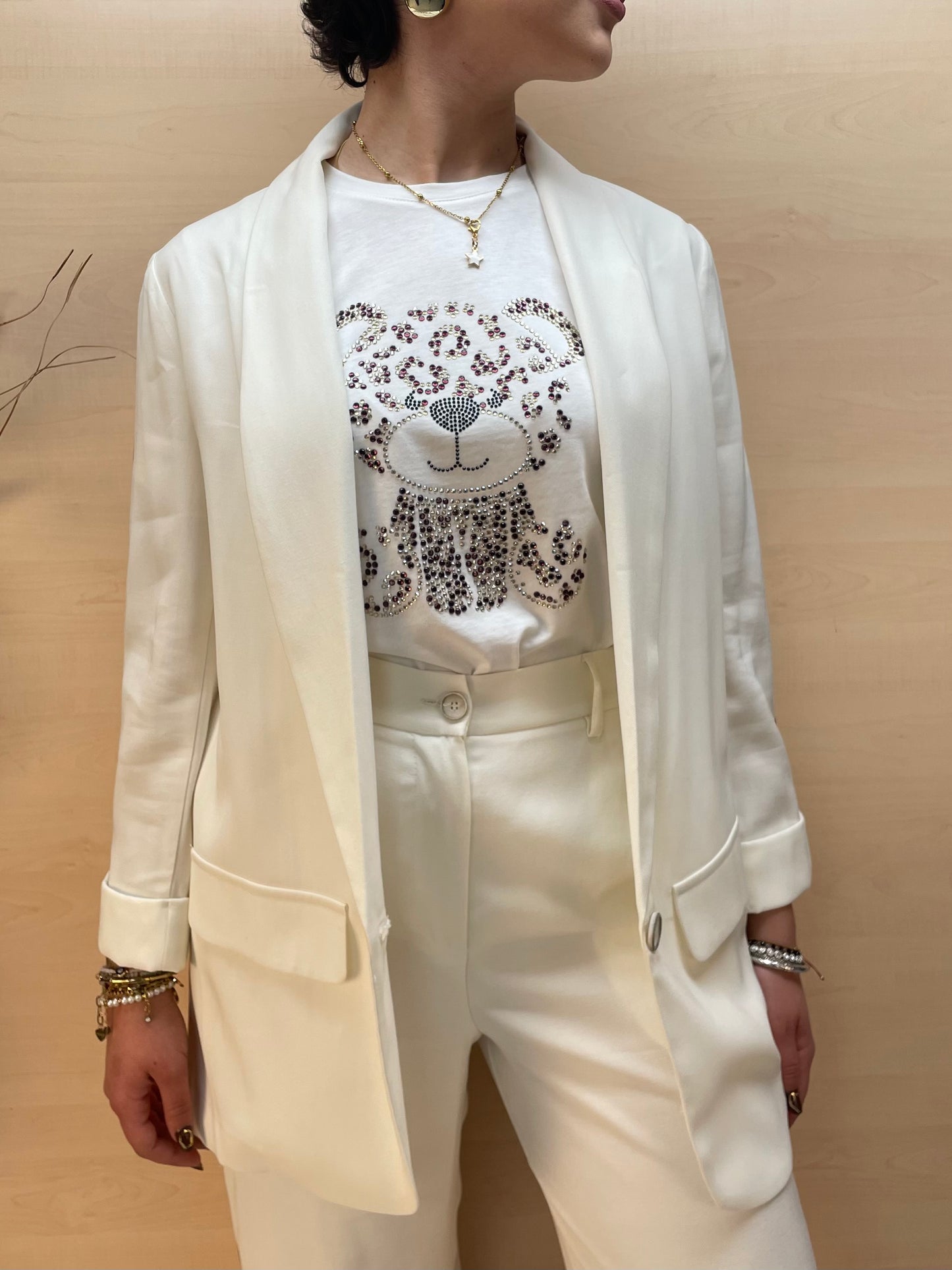 T-shirt bianca con orsetto in strass - in cotone