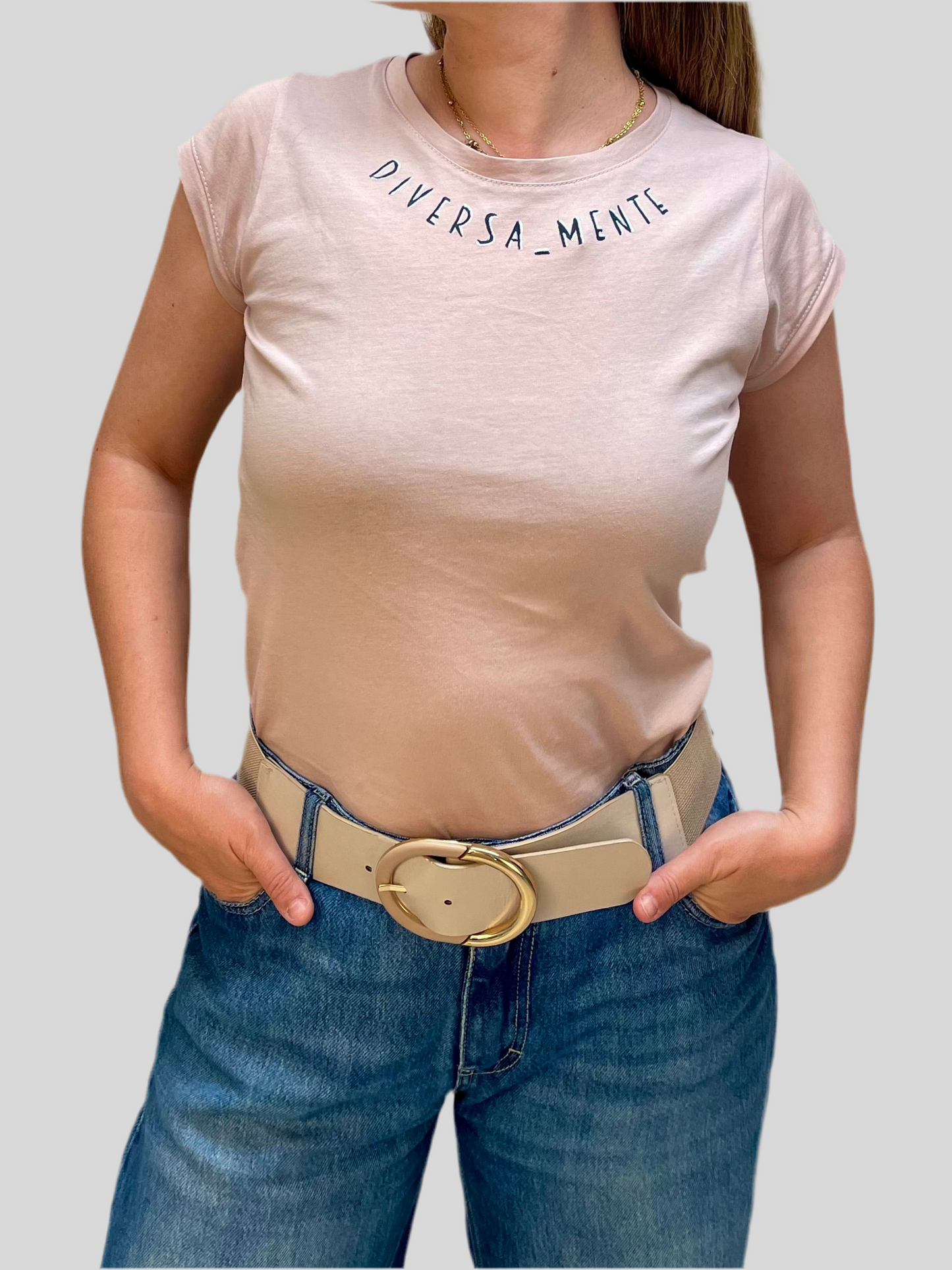 T-shirt DIVERSA_MENTE dipinta a mano - Rosa cipria