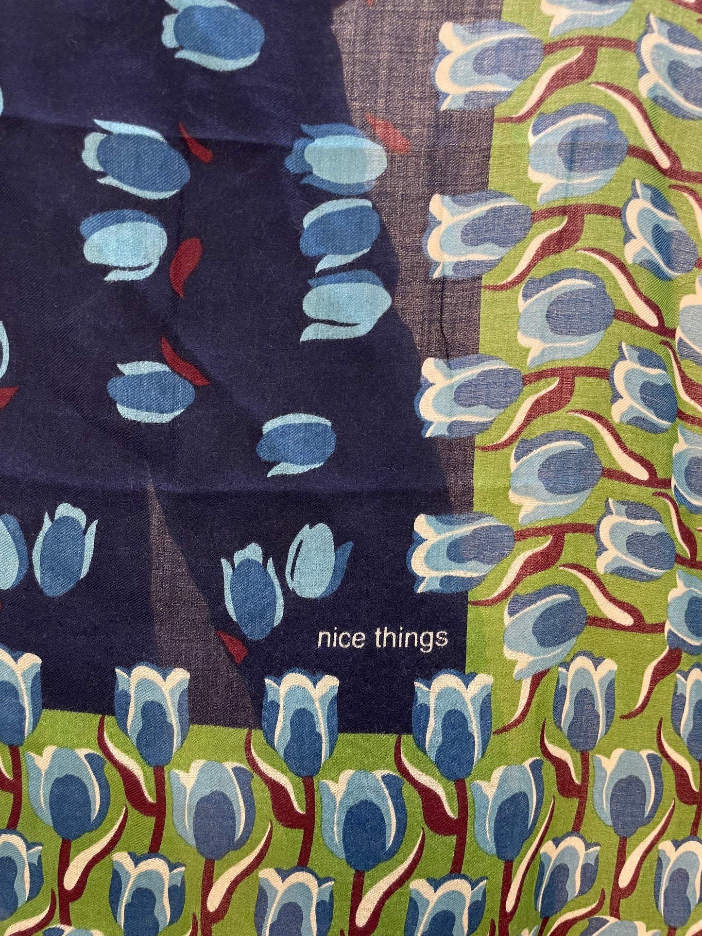 Sciarpa in misto viscosa e lana con stampa Tulips Garden - Blu navy