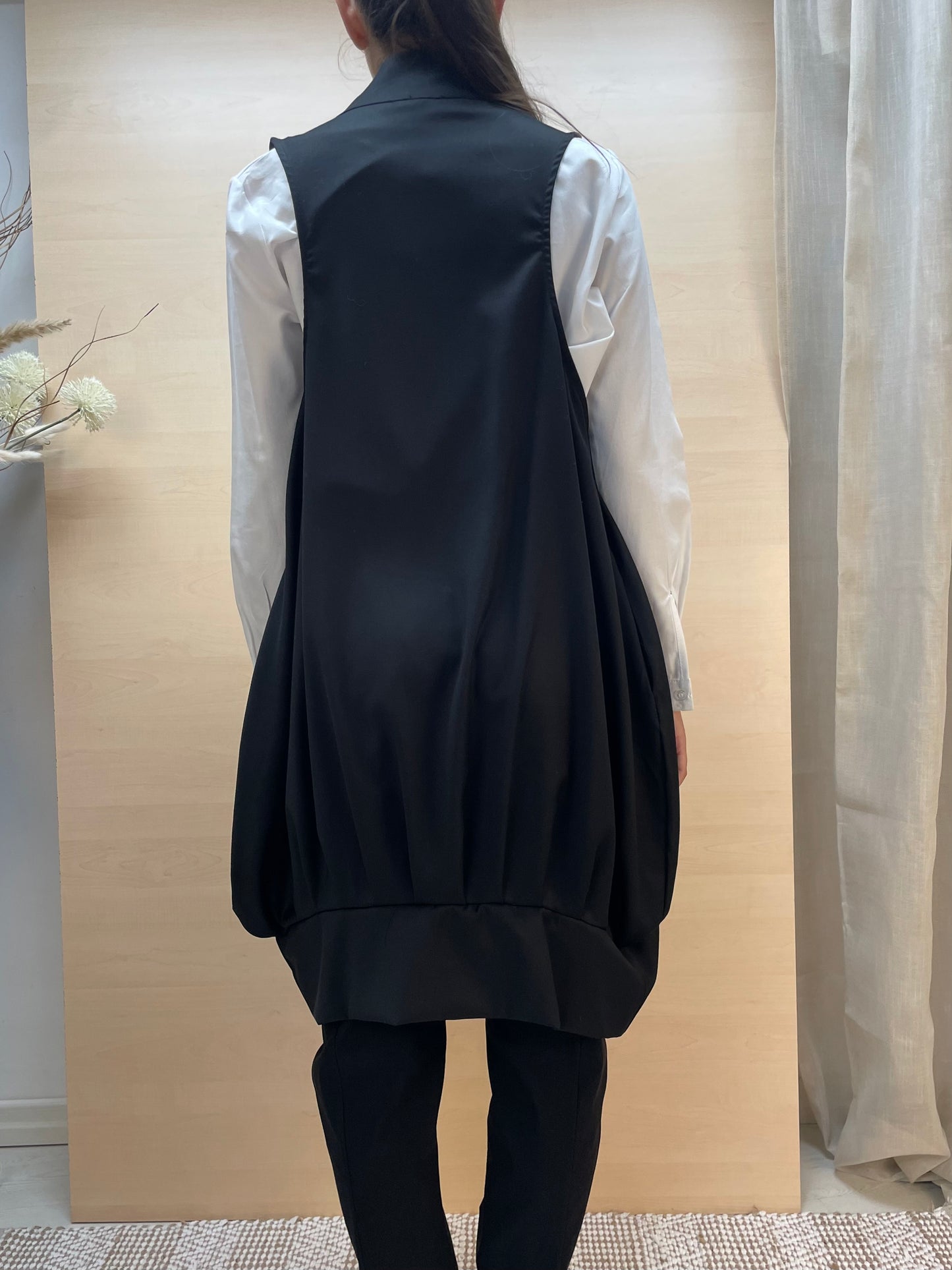 Gilet nero in fresco lana