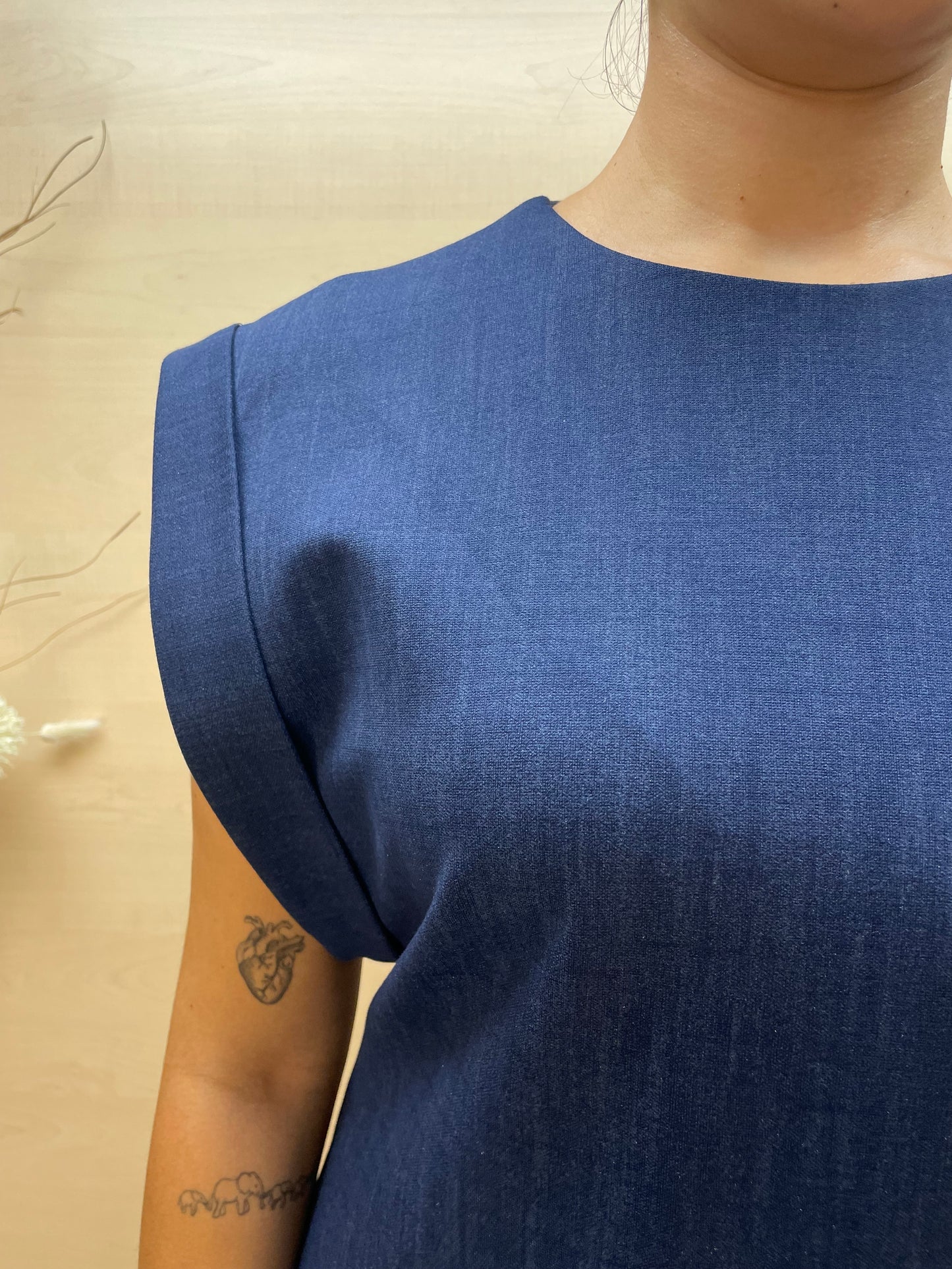 Abito effetto denim - con spilla removibile