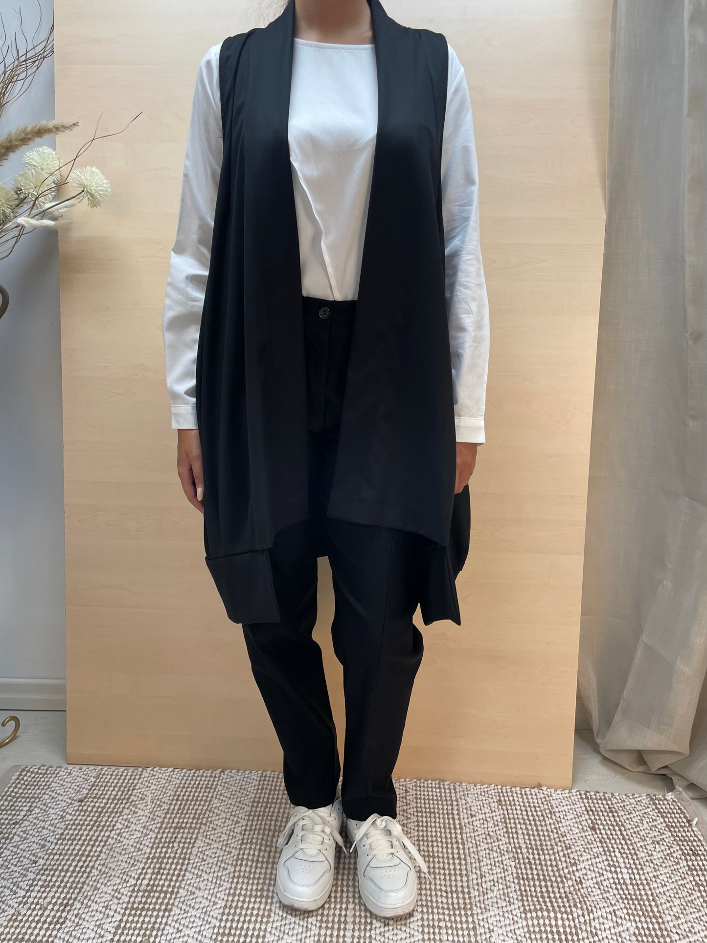 Gilet nero in fresco lana