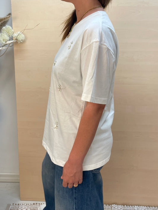 T-shirt panna con dettagli dorati e perle - in cotone