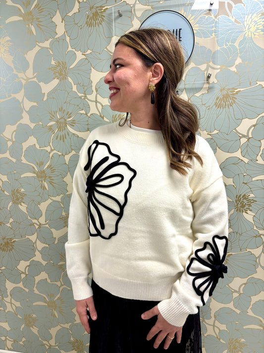 Maglia panna con ricamo fiore a rilievo