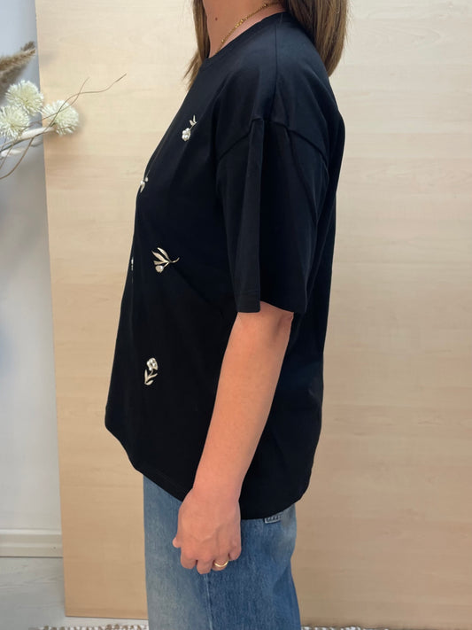 T-shirt nera con dettagli dorati e perle - in cotone