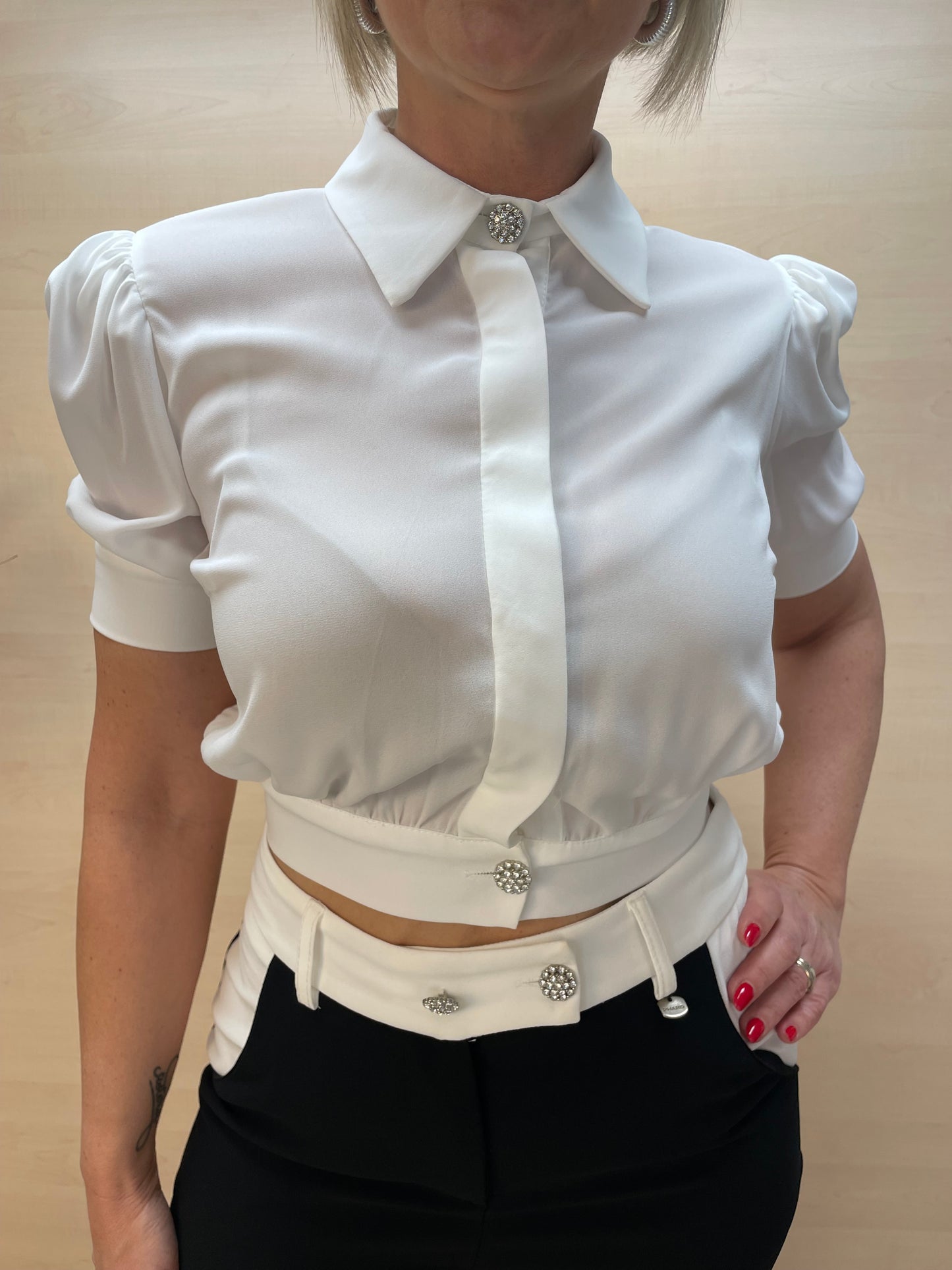 Camicia bianca - con bottoni gioiello
