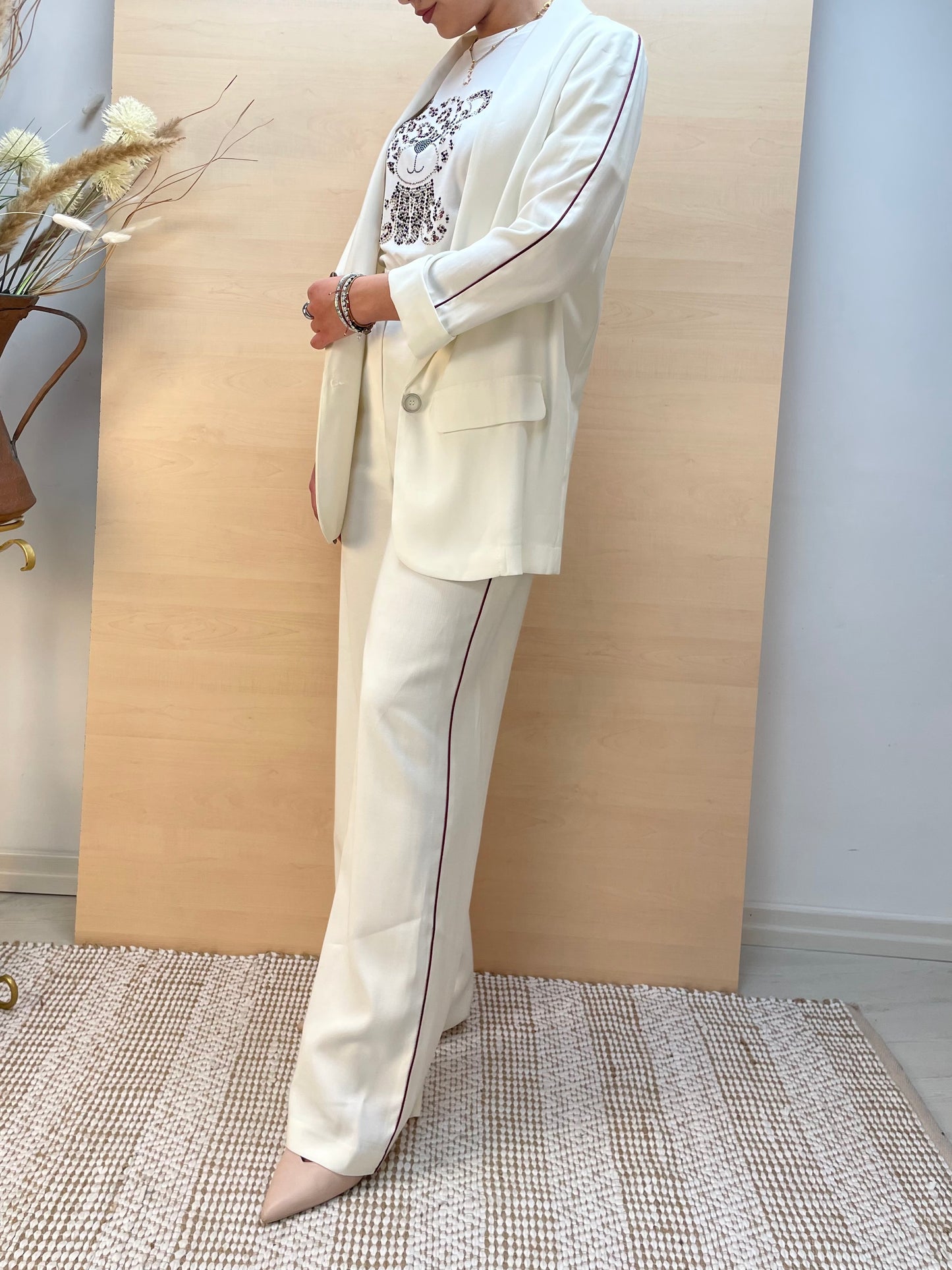 Completo giacca e pantalone con riga laterale Amarena