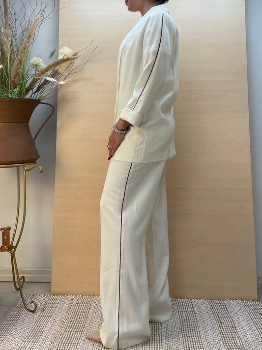 Completo giacca e pantalone con riga laterale Amarena