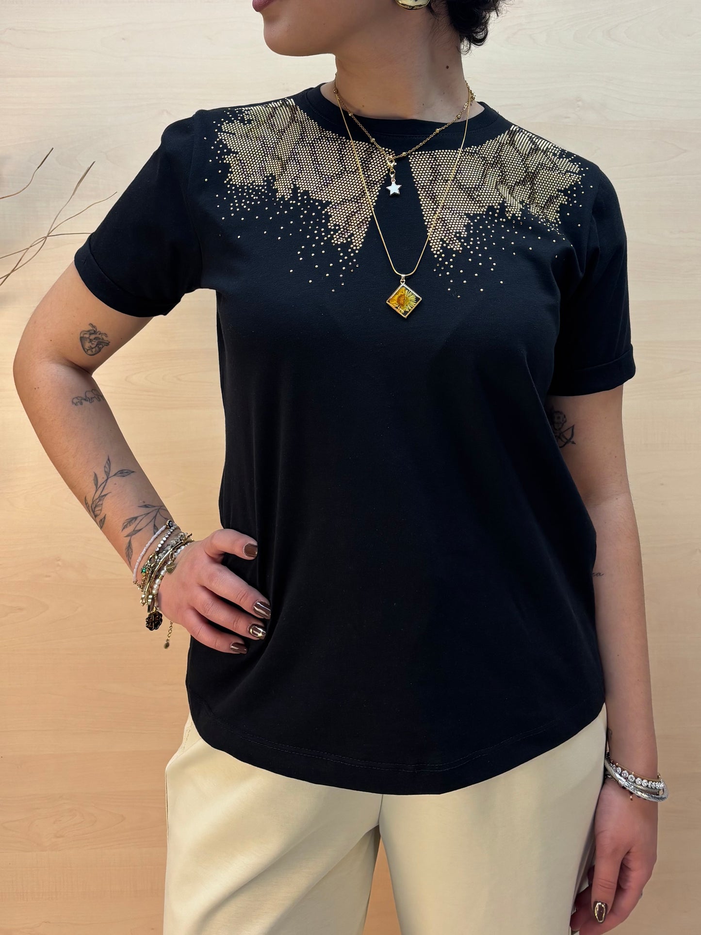 T-shirt con strass dorati - in cotone