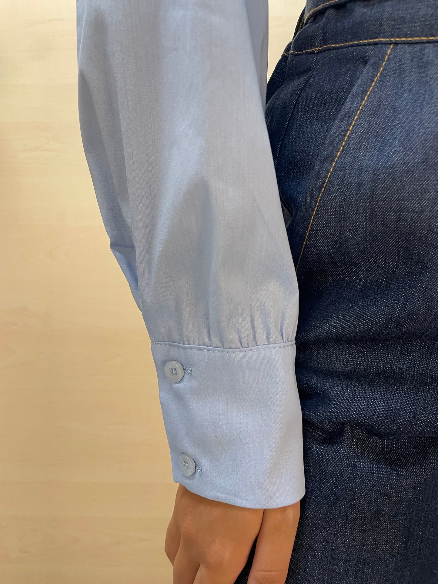 Camicia over celeste a maniche scese
