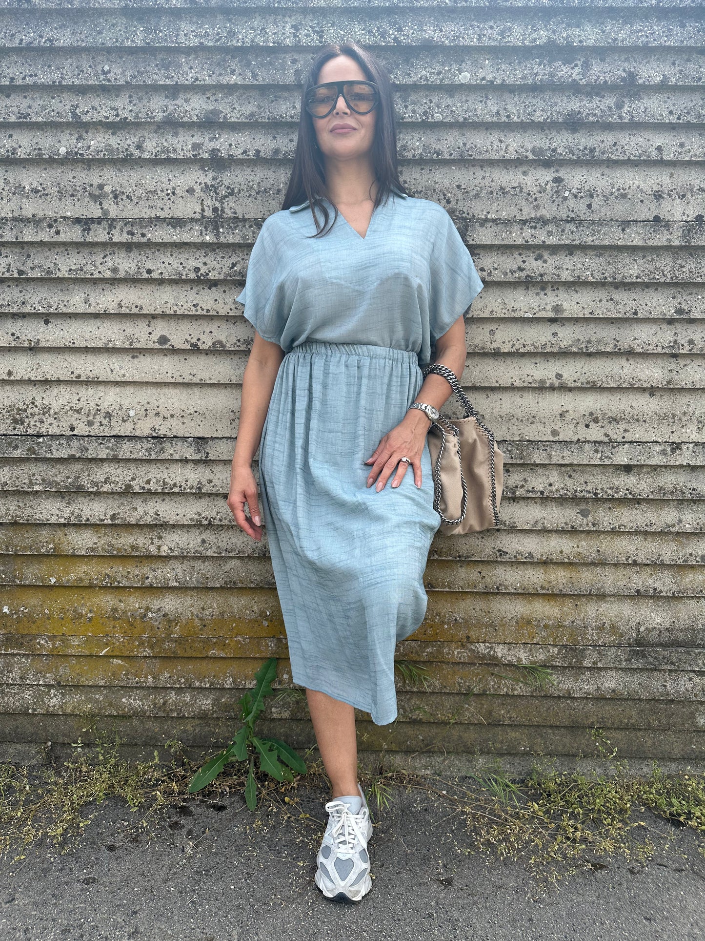 Blusa azzurra effetto lino