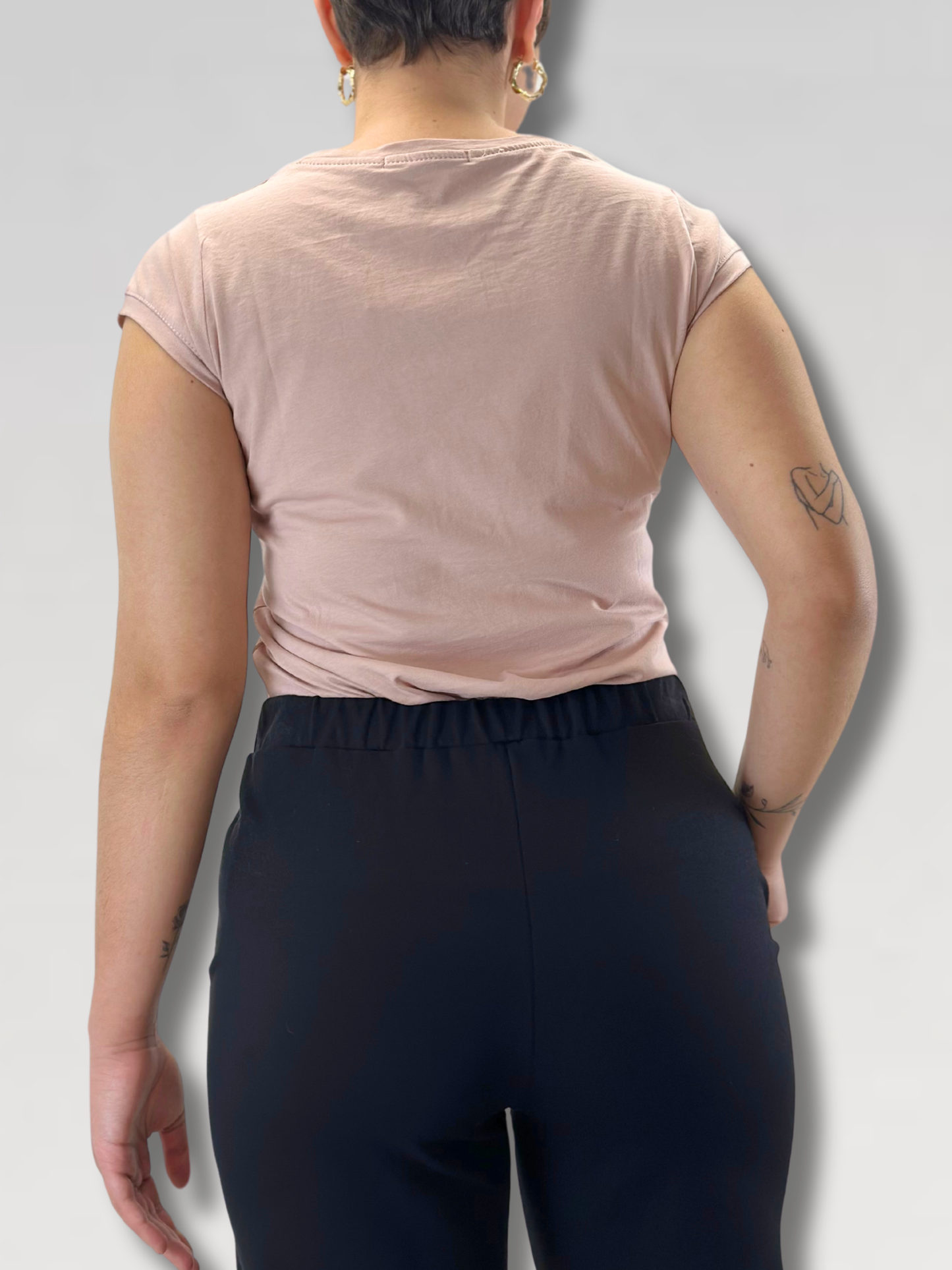T-shirt DIVERSA_MENTE dipinta a mano - Rosa cipria