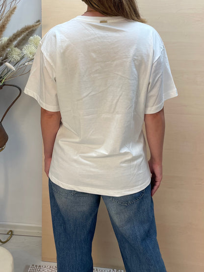 T-shirt panna con dettagli dorati e perle - in cotone