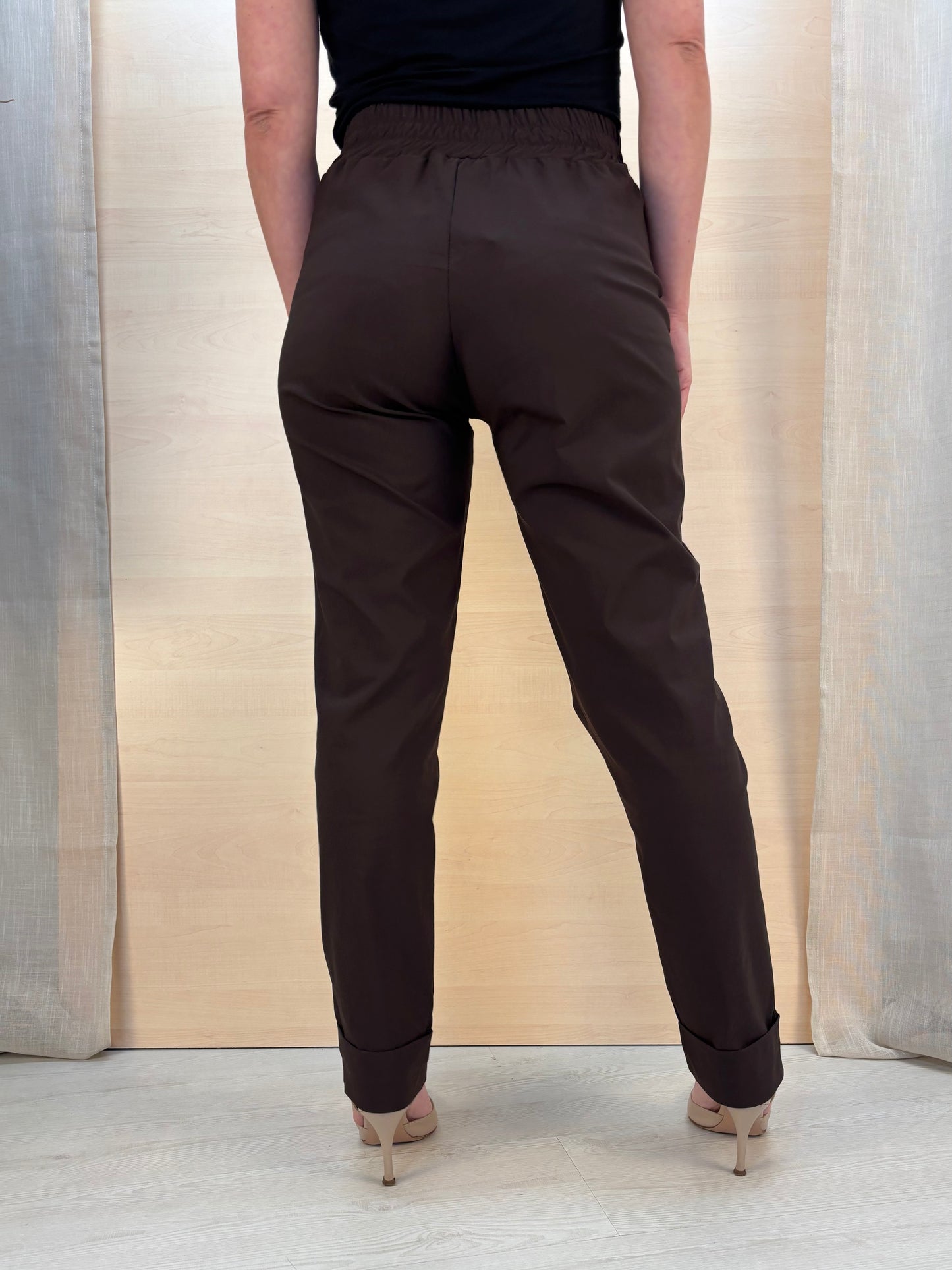 Pantalone in bengalina cioccolato – Karma | Made in Italy