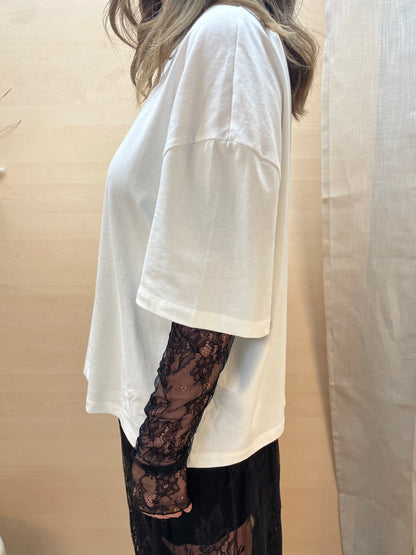 T-shirt con maniche in pizzo - bianca