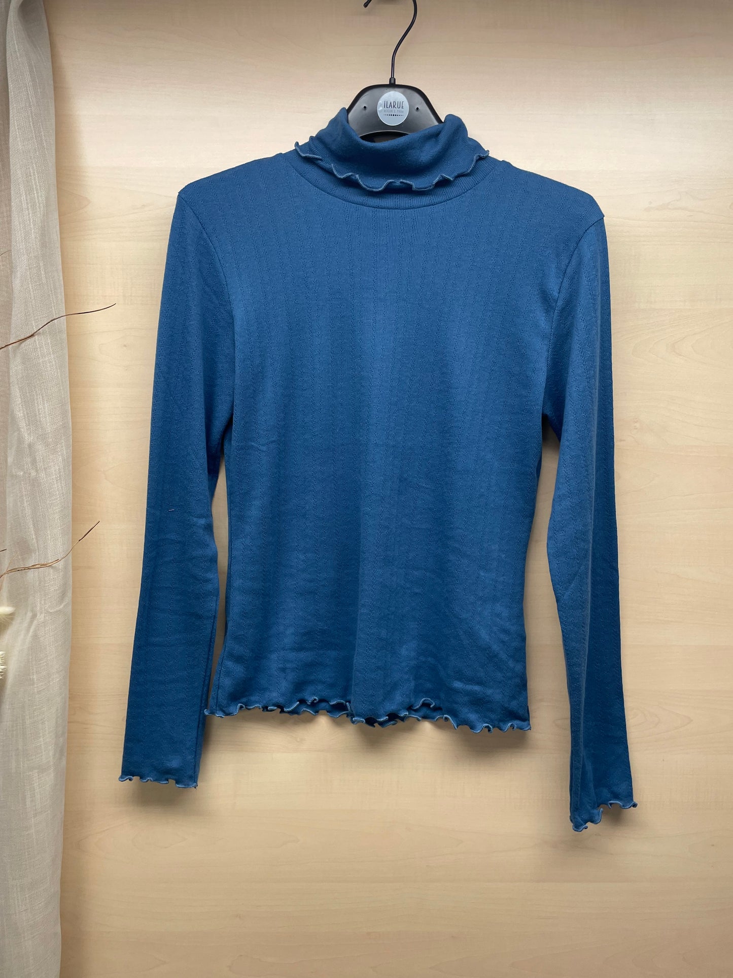 Maglia dolcevita con raffinato motivo traforato - Blu cobalto