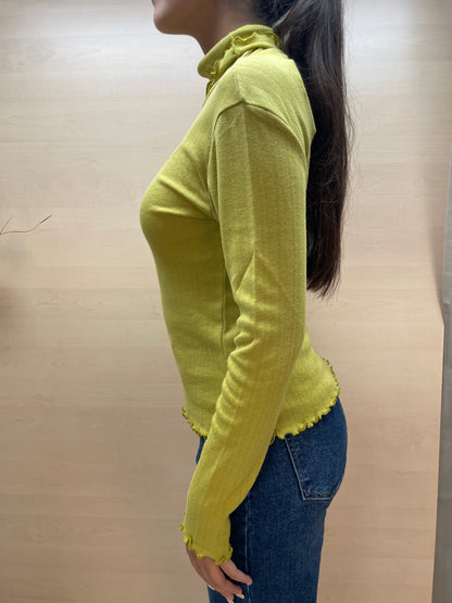 Maglia dolcevita con raffinato motivo traforato - Gialla