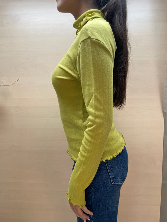 Maglia dolcevita con raffinato motivo traforato - Gialla