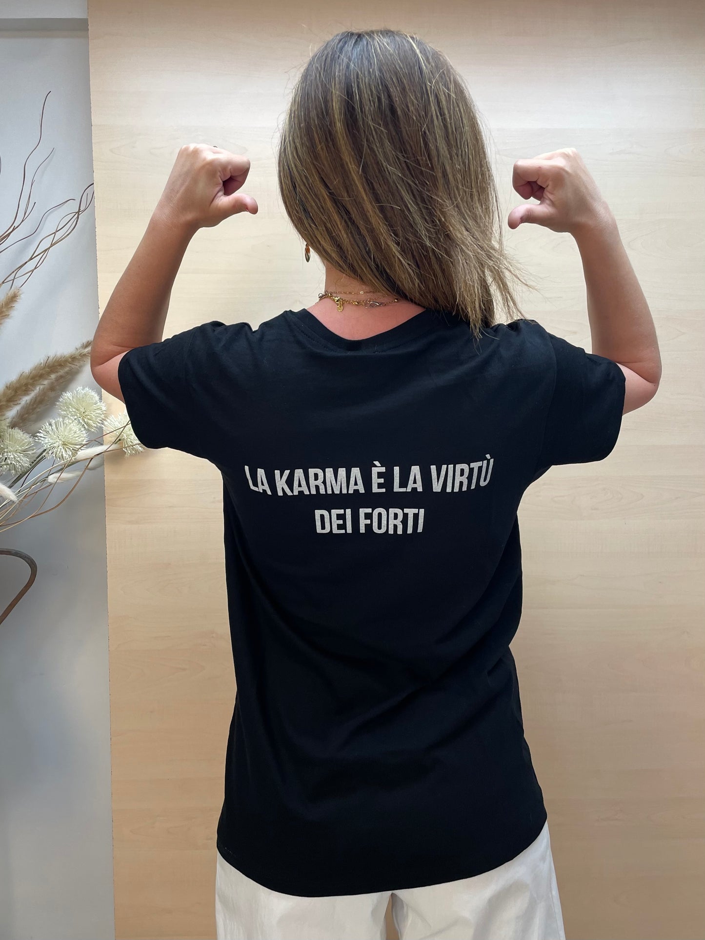 T-shirt “La karma è la virtù dei forti” - in cotone