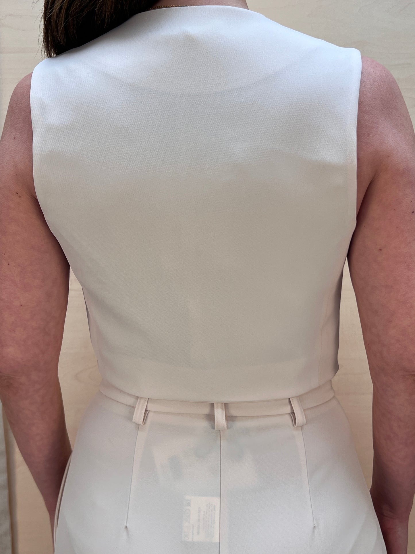 Gilet corto quattro bottoni col. Gesso – Made in Italy