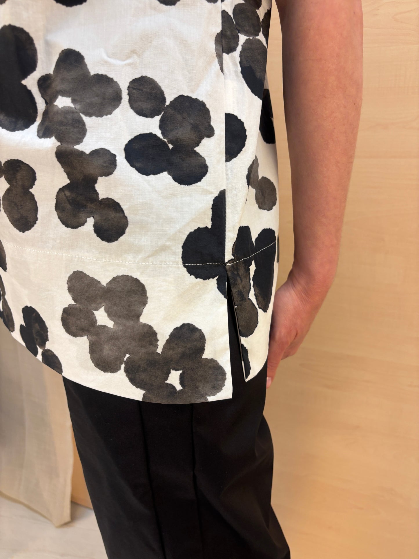 Blusa smanicata fantasia in cotone - Karma - Made in Italy