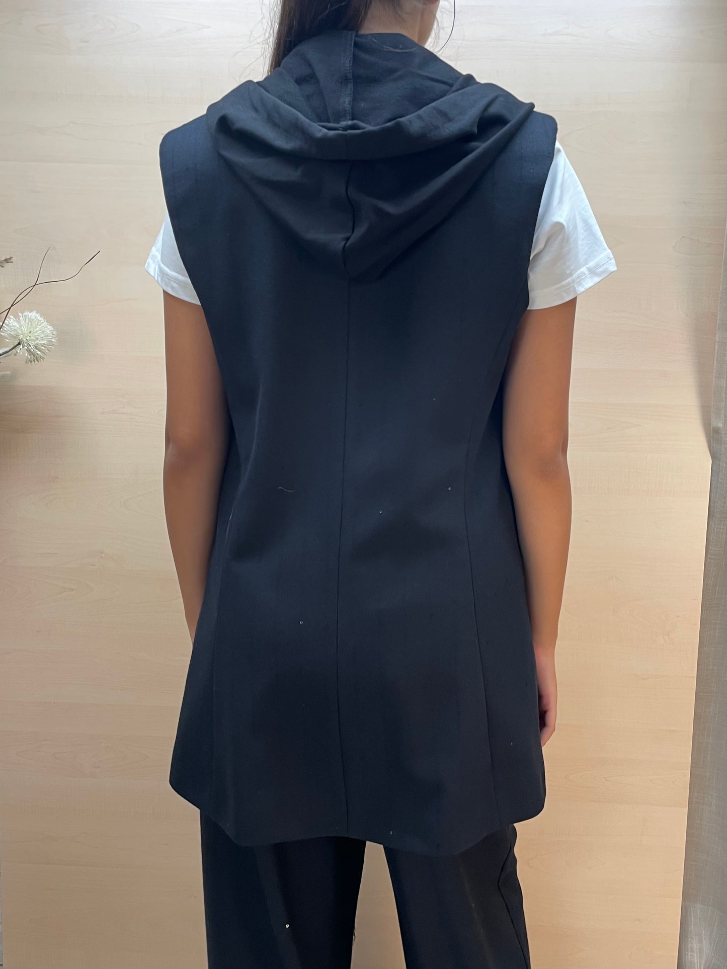 Gilet nero con cappuccio rimovibile - con micro paillettes