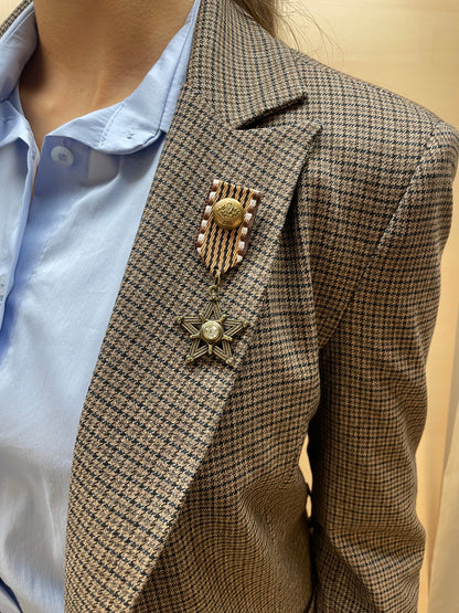 Blazer pied de poul con bottoni e spilla rimovibile - con cintura