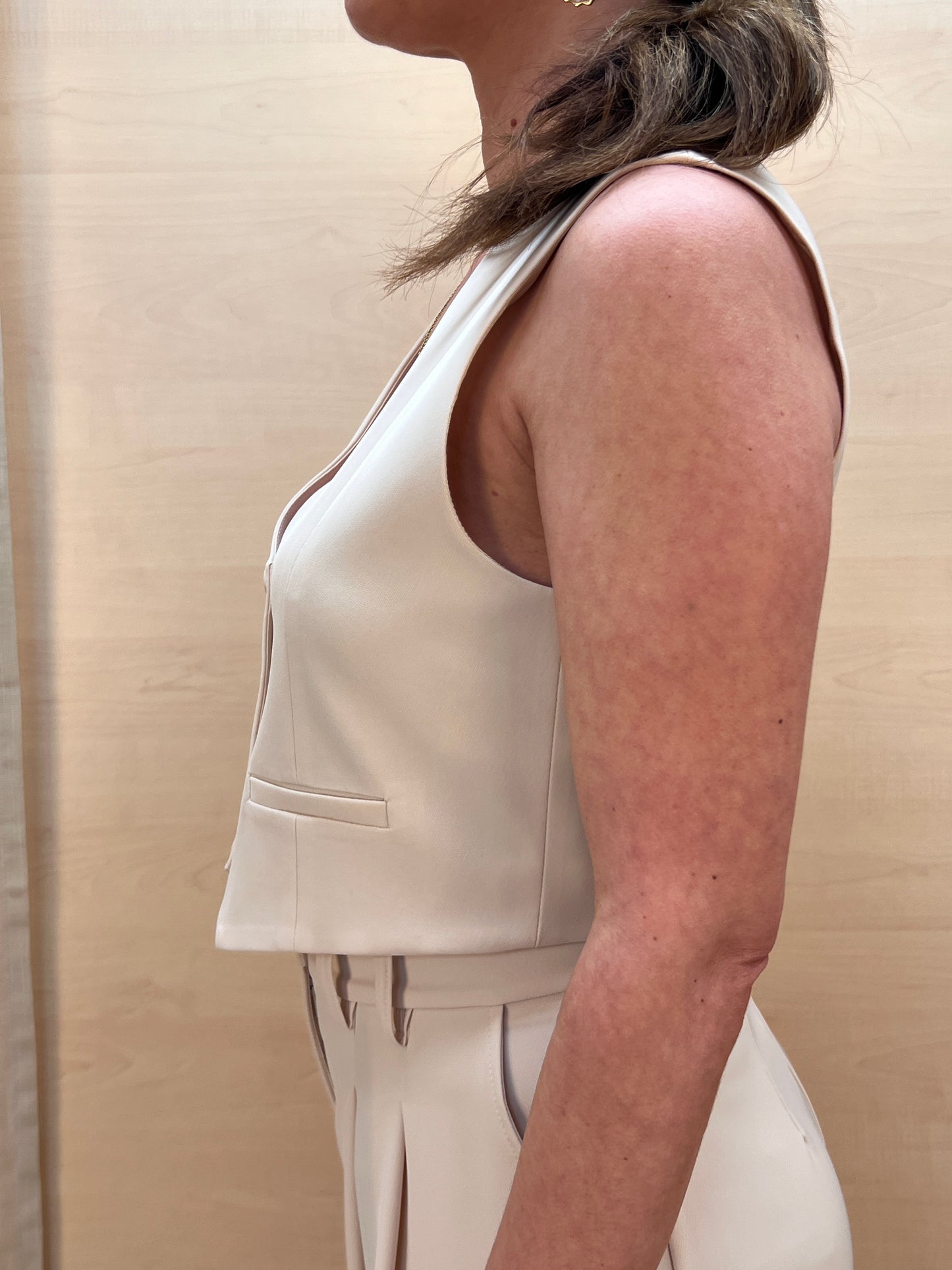 Gilet corto quattro bottoni col. Gesso – Made in Italy