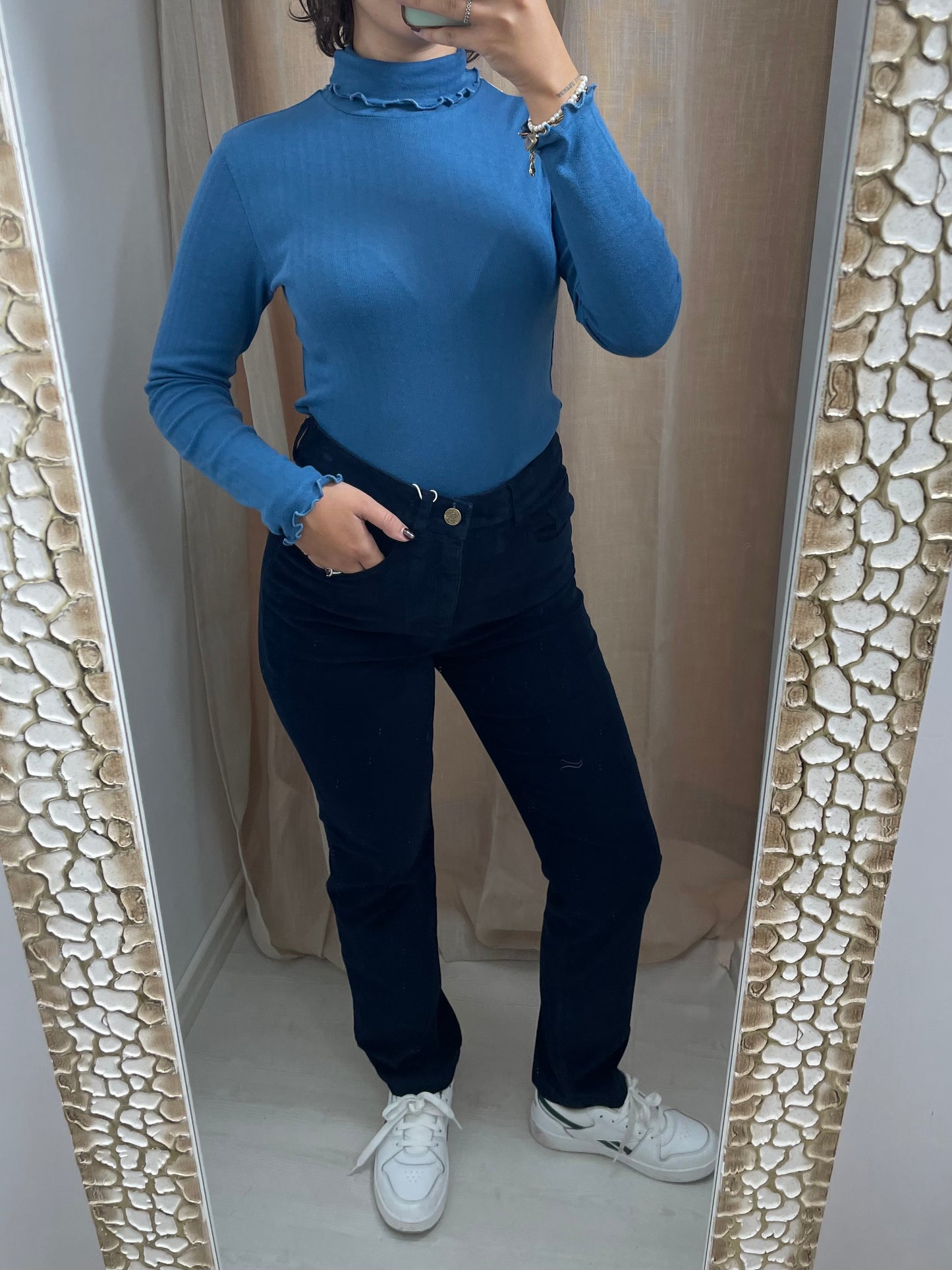 Maglia dolcevita con raffinato motivo traforato - Blu cobalto