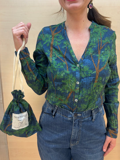 Camicia no stiro fantasia pini mediterranei - cotone bio