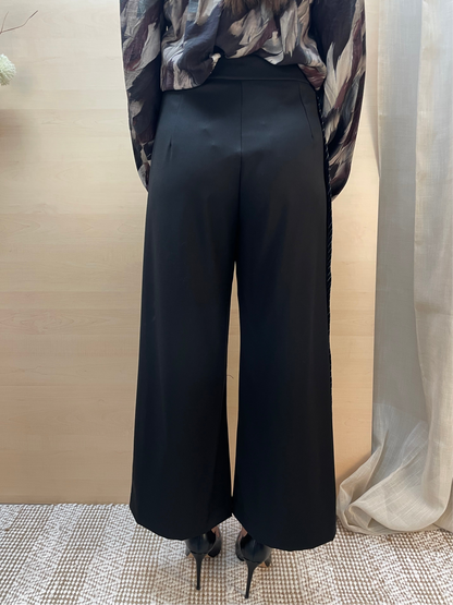 Pantalone nero a colonna - con banda laterale