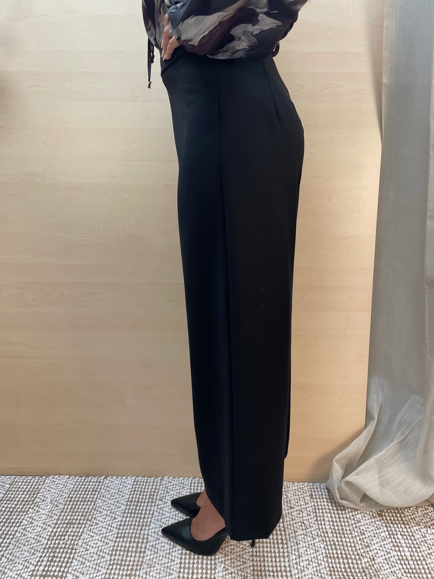 Pantalone nero a colonna - con banda laterale