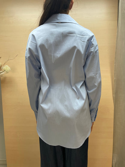 Camicia over celeste a maniche scese
