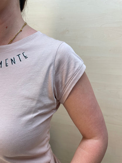 T-shirt DIVERSA_MENTE dipinta a mano - Rosa cipria