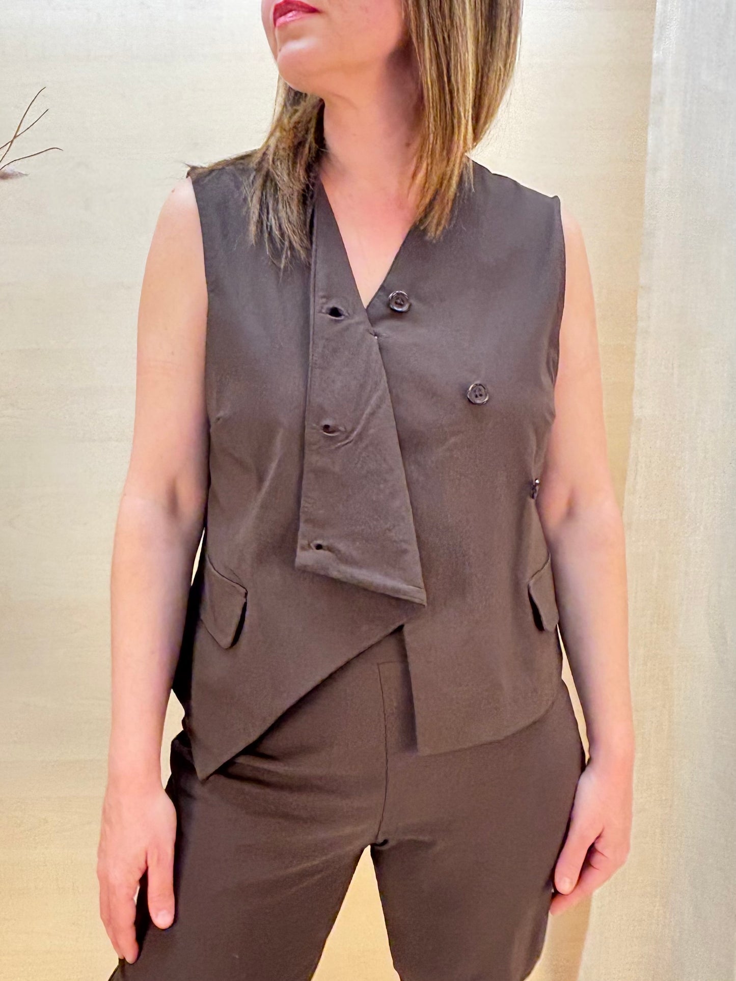 Gilet in bengalina cioccolato– Karma | Made in Italy