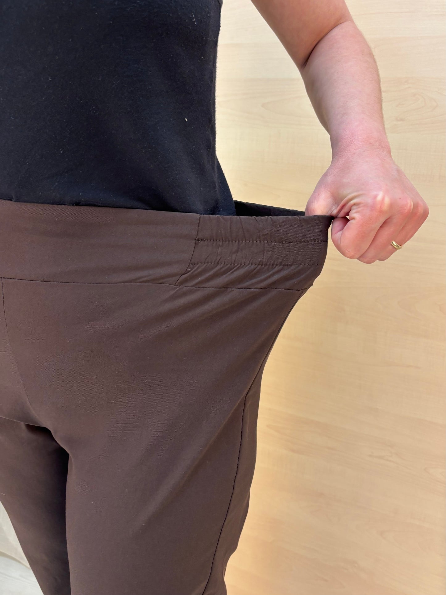 Pantalone in bengalina cioccolato – Karma | Made in Italy