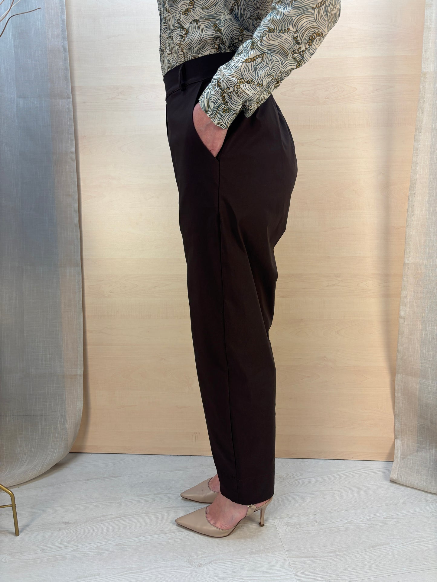 Pantalone carota in bengalina cioccolato - Karma - Made in Italy