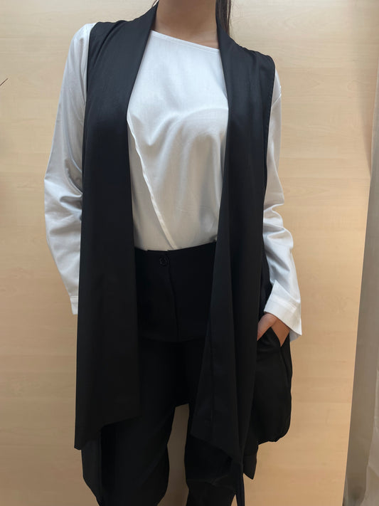 Gilet nero in fresco lana