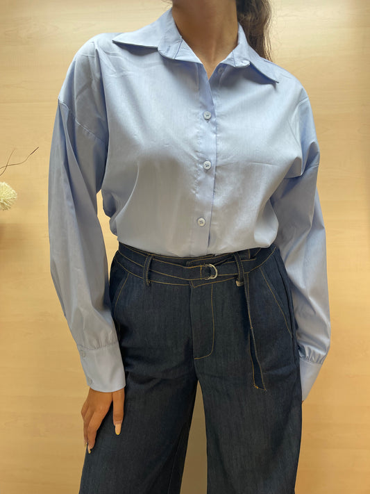 Camicia over celeste a maniche scese