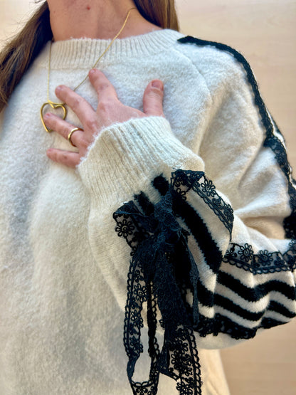 Maglia con pizzo nero