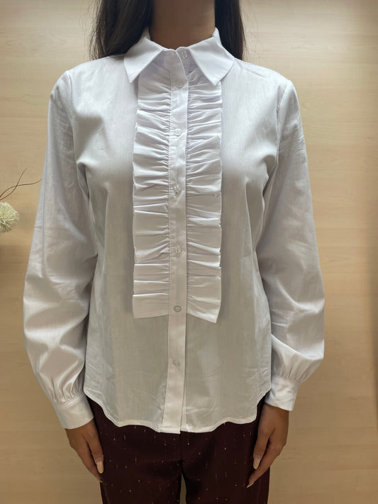 Camicia bianca con arricciature frontali