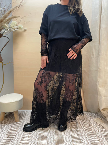 T-shirt con maniche in pizzo - nera