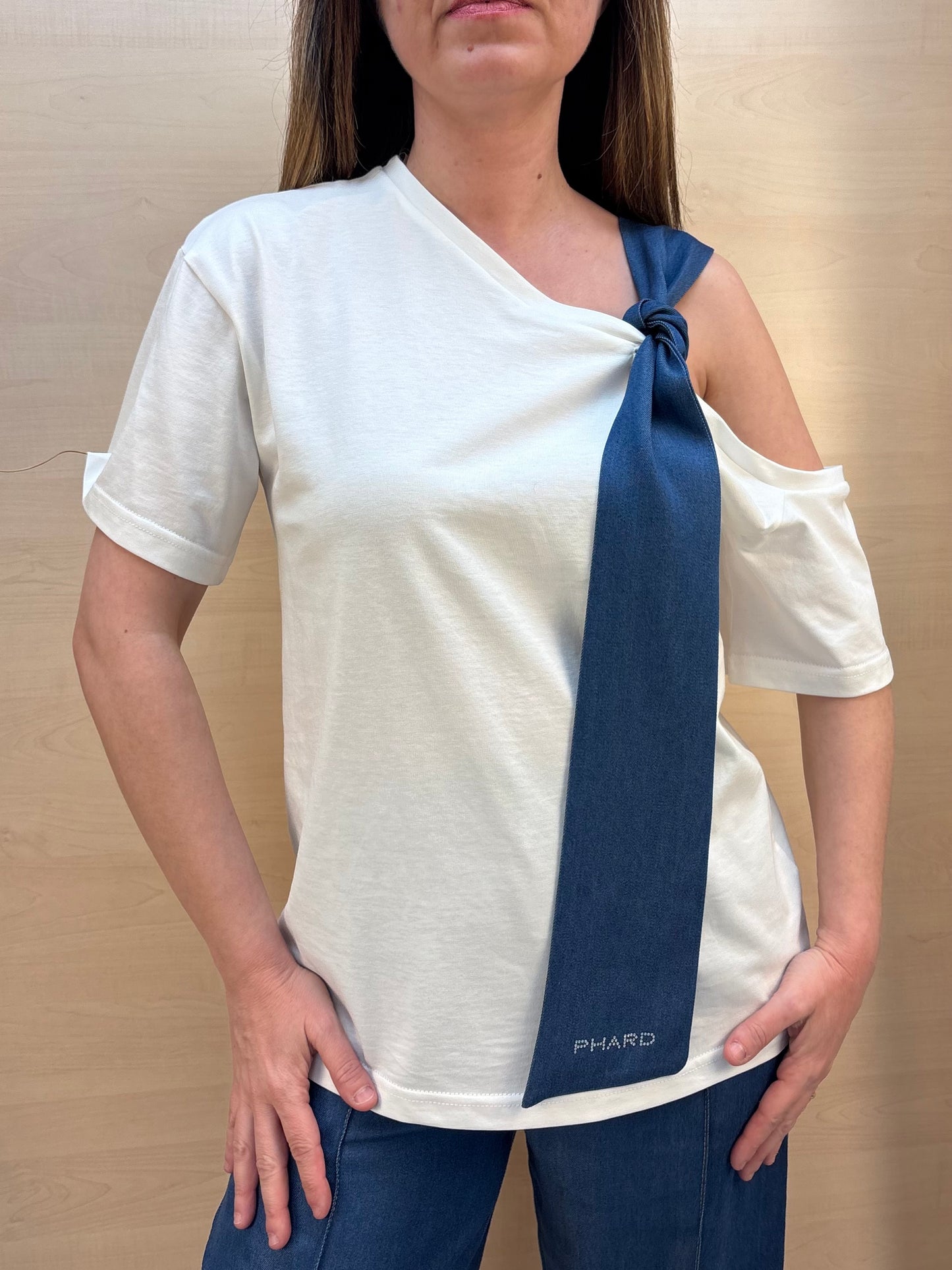 T-Shirt Donna PHARD con Nodo Cravatta in Chambray – Bianca